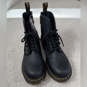 Doc Martens Dr Martens Smooth Leather Lace Up Boots Women Size 9 Air Wair